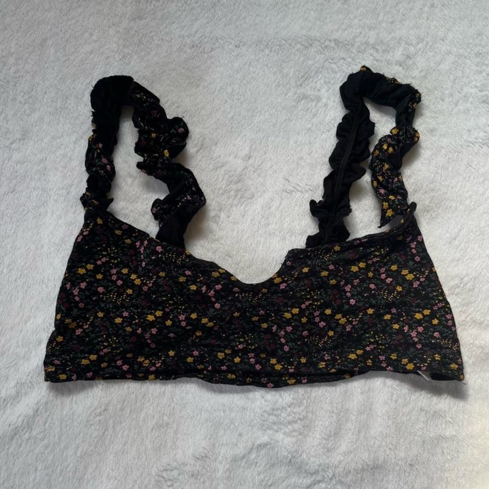 PrettyLittleThing Black Floral Ruffle Bralette